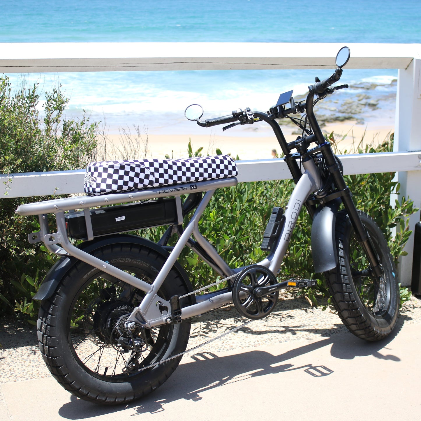 Mono Checkered