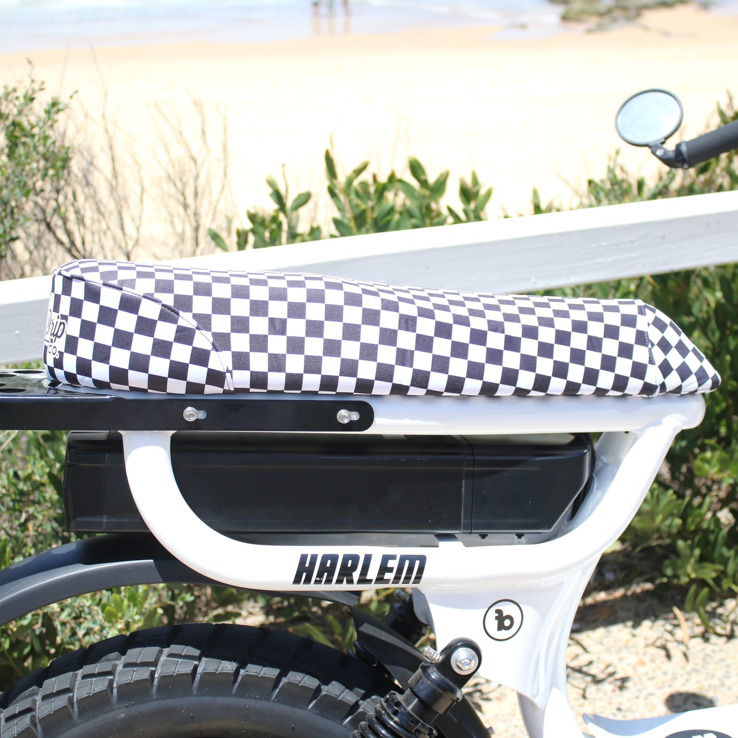 Mono Checkered